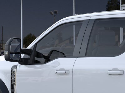 2026 Ford Chassis Cab F-550® LARIAT®