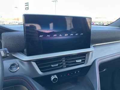 2025 Ford Explorer ST-Line