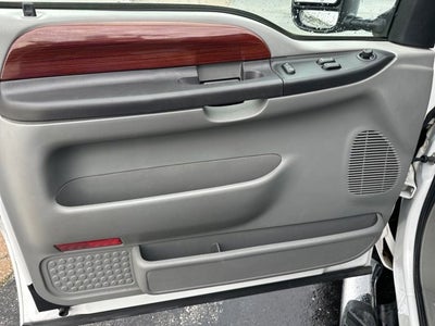 2006 Ford Super Duty F-350 DRW Lariat