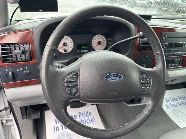 2006 Ford Super Duty F-350 DRW Lariat