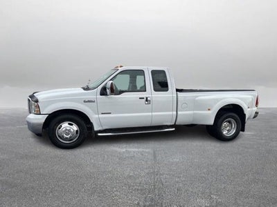 2006 Ford Super Duty F-350 DRW Lariat