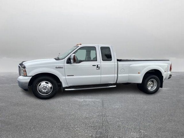 2006 Ford Super Duty F-350 DRW Lariat