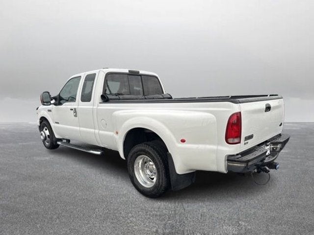 2006 Ford Super Duty F-350 DRW Lariat