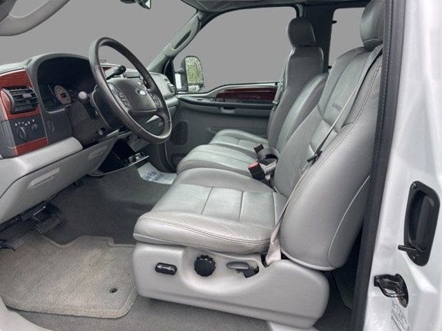 2006 Ford Super Duty F-350 DRW Lariat