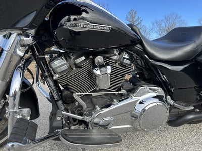 2021 Harley-Davidson Street Glide FLHX Base