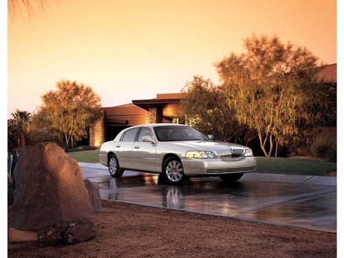 2006 Lincoln Town Car Signature Limited