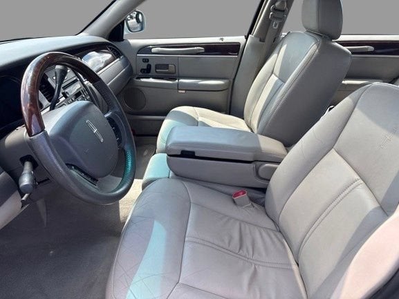 2006 Lincoln Town Car Signature Limited