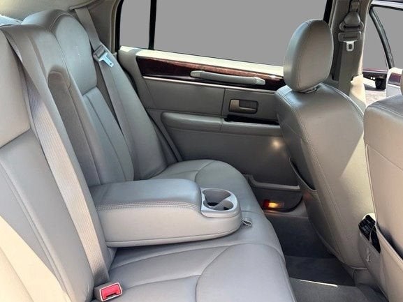 2006 Lincoln Town Car Signature Limited