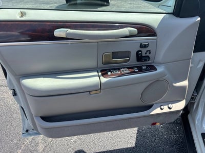 2006 Lincoln Town Car Signature Limited