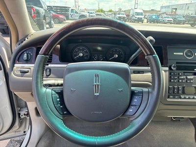 2006 Lincoln Town Car Signature Limited