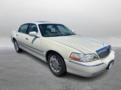 2006 Lincoln Town Car Signature Limited