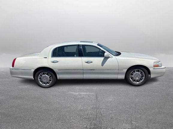 2006 Lincoln Town Car Signature Limited