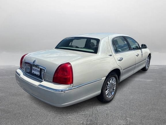 2006 Lincoln Town Car Signature Limited