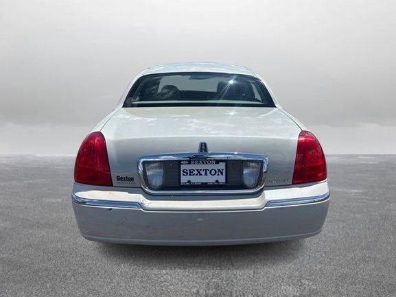 2006 Lincoln Town Car Signature Limited