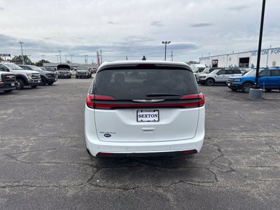 2025 Chrysler Pacifica Select
