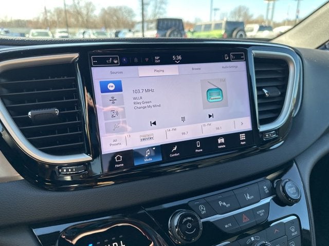 2025 Chrysler Pacifica Select