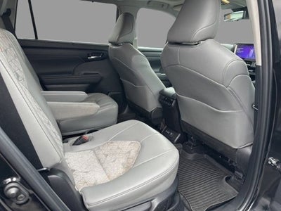 2023 Toyota Highlander Hybrid Bronze Edition