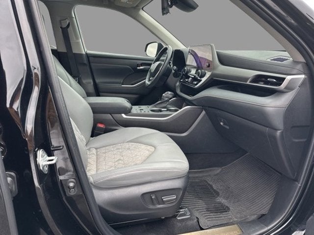 2023 Toyota Highlander Hybrid Bronze Edition