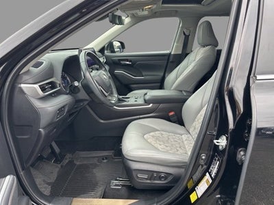 2023 Toyota Highlander Hybrid Bronze Edition